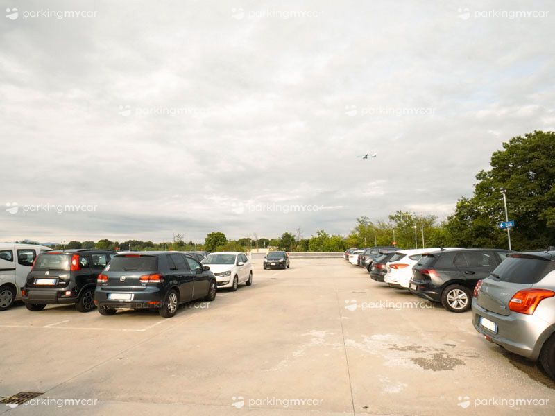 King Parking - Aeroporto Malpensa Posti auto scoperti King Parking - Aeroporto Malpensa