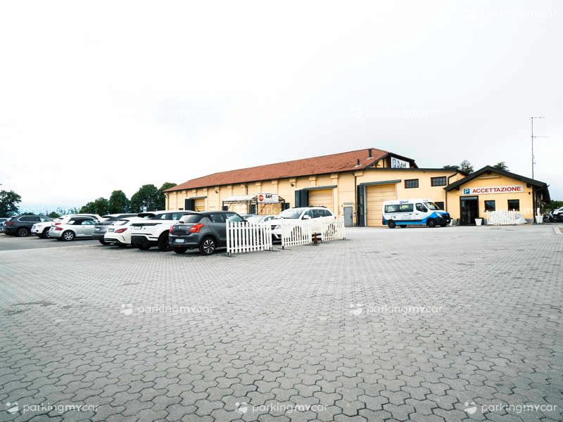 PAM Parcheggio - Aeroporto Malpensa Struttura vista da fuori PAM Parcheggio - Aeroporto Malpensa