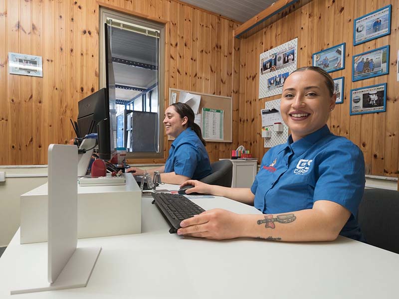 Parking Cs Cars 2 - Porto Civitavecchia Ragazze reception Parking Cs Cars 2 - Porto Civitavecchia