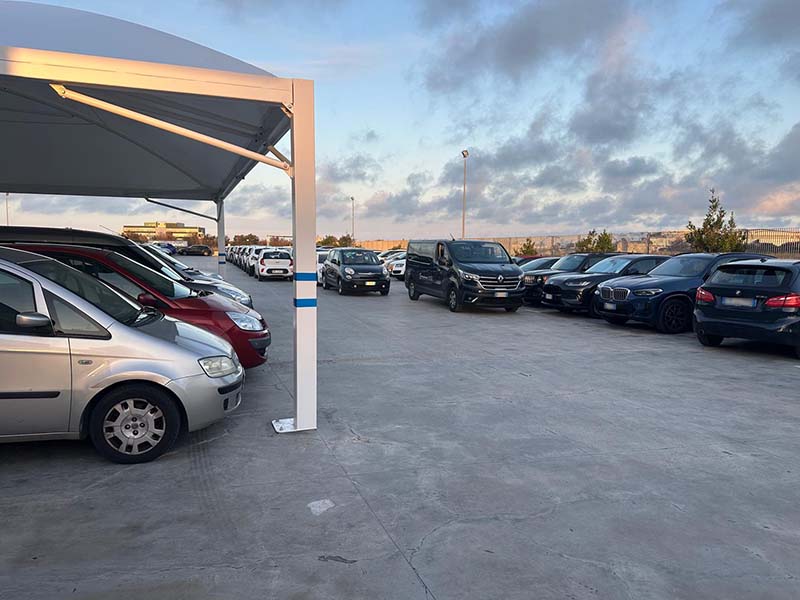Parking Brindisi - Stazione Brindisi Auto in parcheggioo Parking Brindisi - Stazione Brindisi