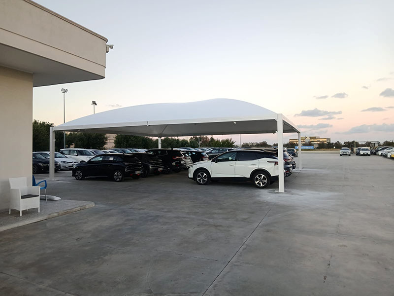 Parking Brindisi - Stazione Brindisi Stalli auto sotto tettoia Parking Brindisi - Stazione Brindisi