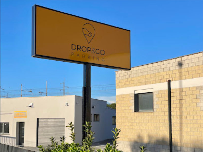 Drop & Go Parking - Porto Civitavecchia Insegna Drop & Go Parking - Porto Civitavecchia