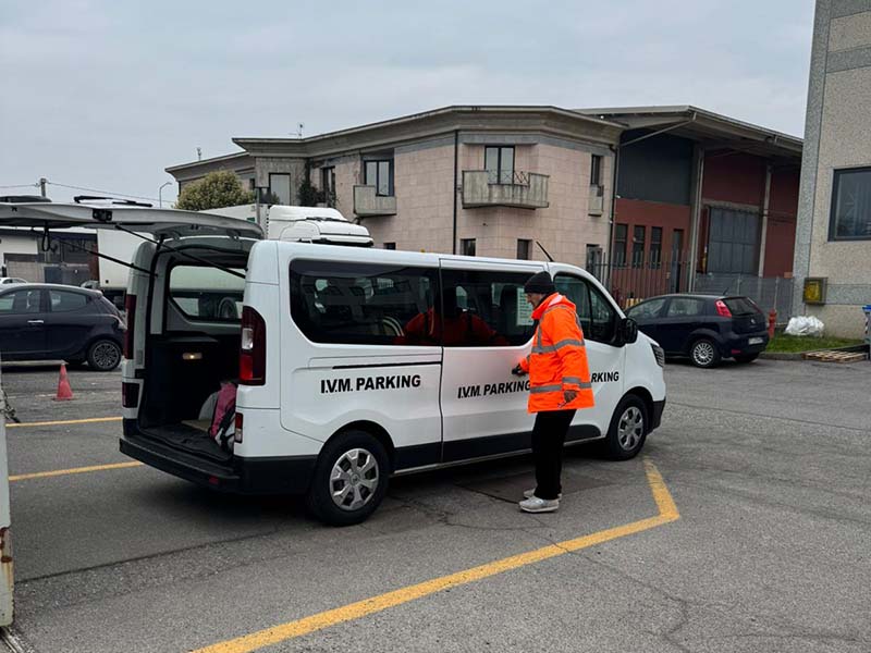 I.V.M. Parking Plus - Aeroporto Bergamo Navetta I.V.M. Parking Plus - Aeroporto Bergamo