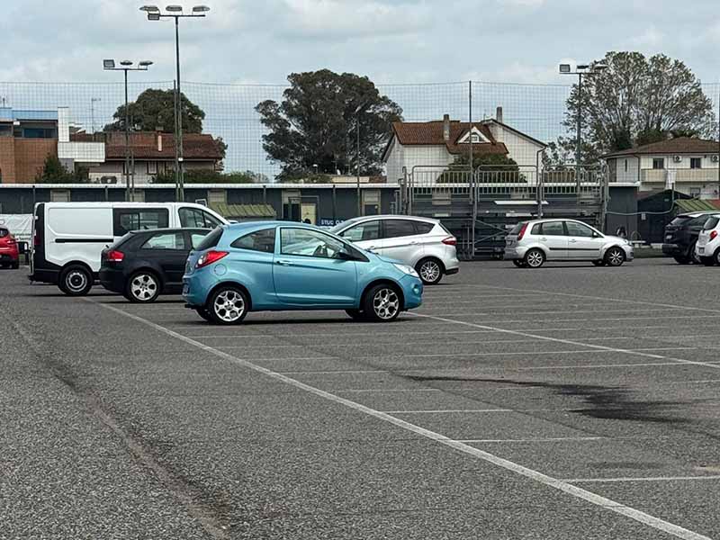 Aeropark - Aeroporto Fiumicino Auto parcheggiate Aeropark - Aeroporto Fiumicino