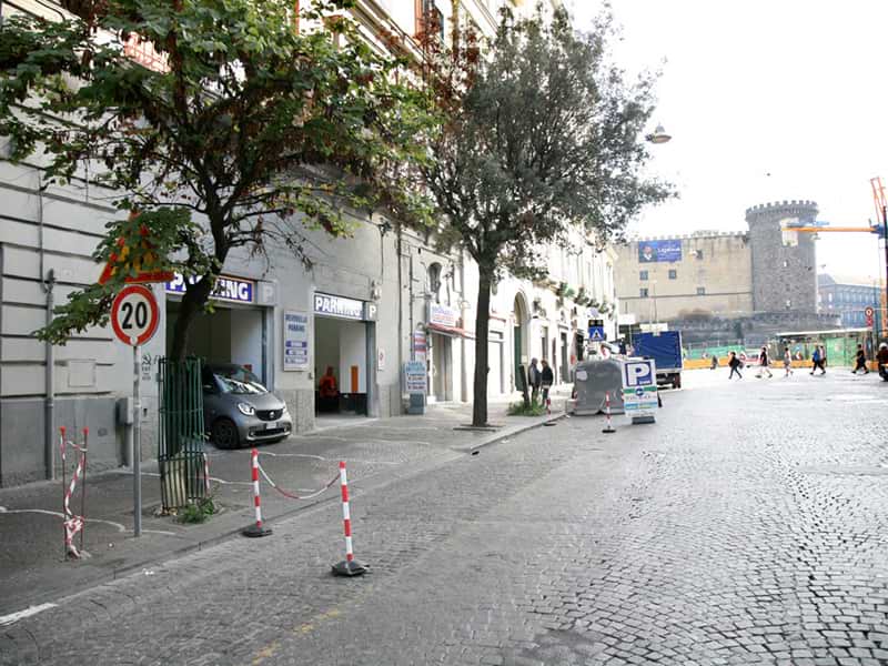 Parking Beverello 24 - Molo Beverello Napoli Via di accesso Parking Beverello 24 - Molo Beverello Napoli