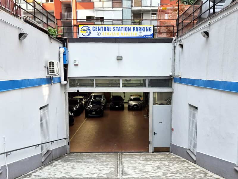Central Station Parking - Stazione Milano Porta Garibaldi Uscita Central Station Parking - Stazione Milano Porta Garibaldi