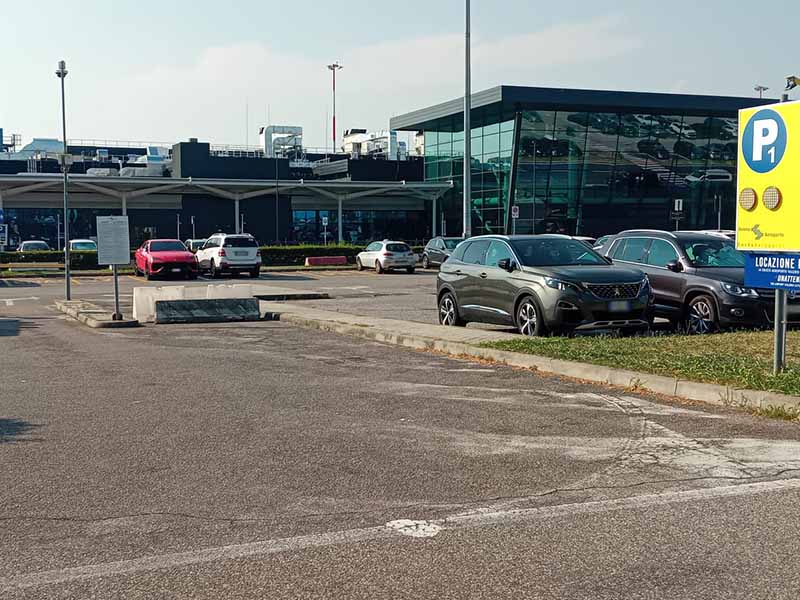 PARK P1 - Aeroporto Verona Parcheggio scoperto ufficiale PARK P1